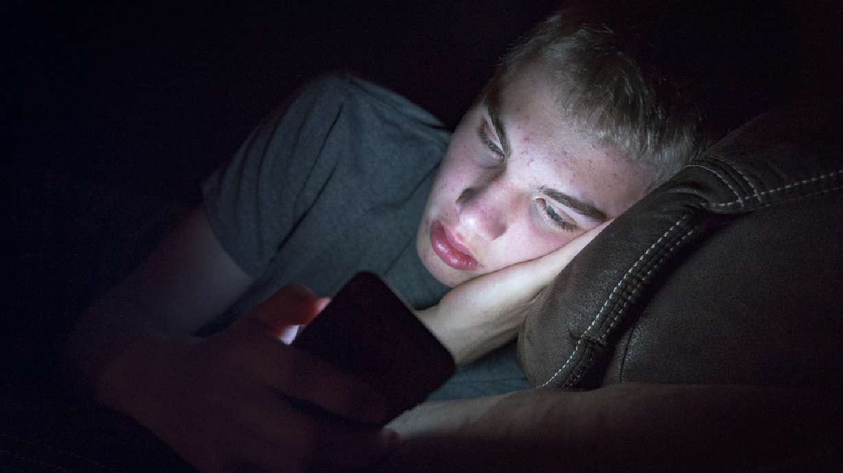 4 ways to help your teen cope with isolation during social distancing