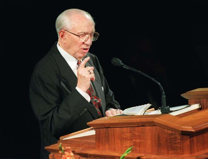 President Gordon B. Hinckley during General Conference in 1998. (Chuck Wing, KSL)