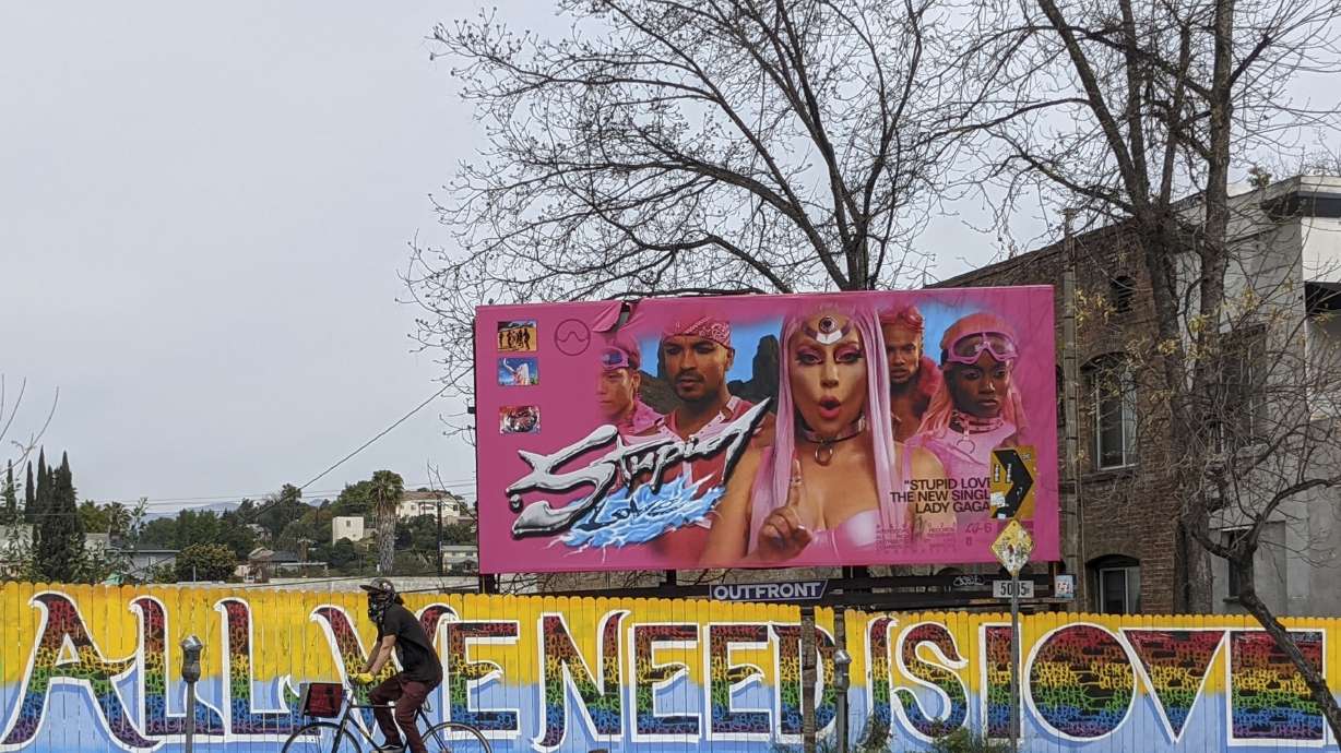 Los Angeles mayor urges everyone to wear masks