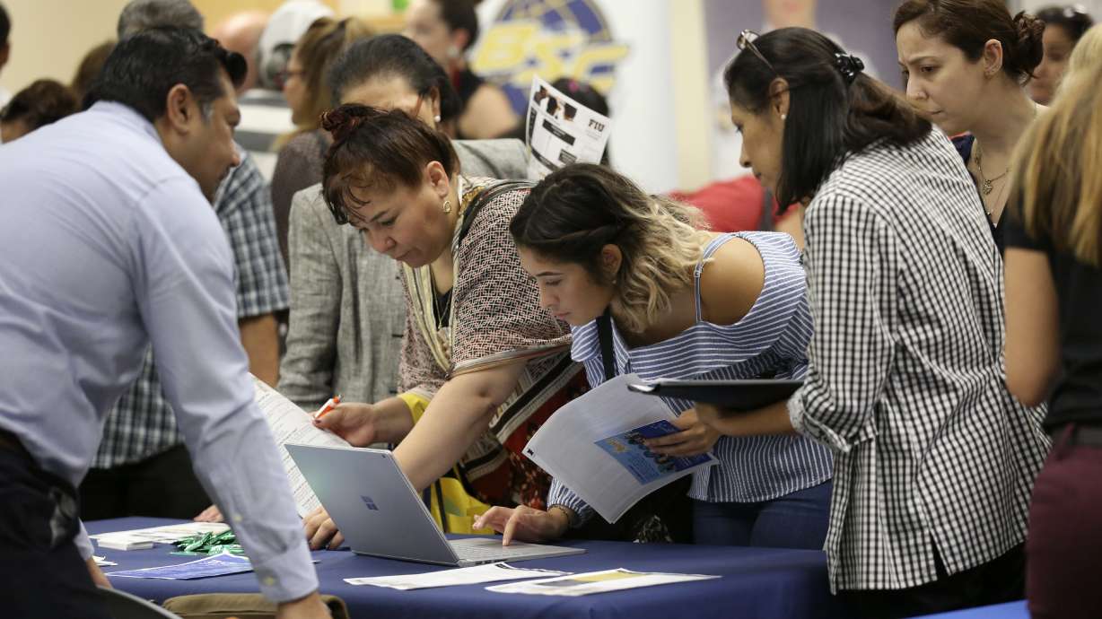 U.S. businesses cut 27,000 jobs in March, before virus hit