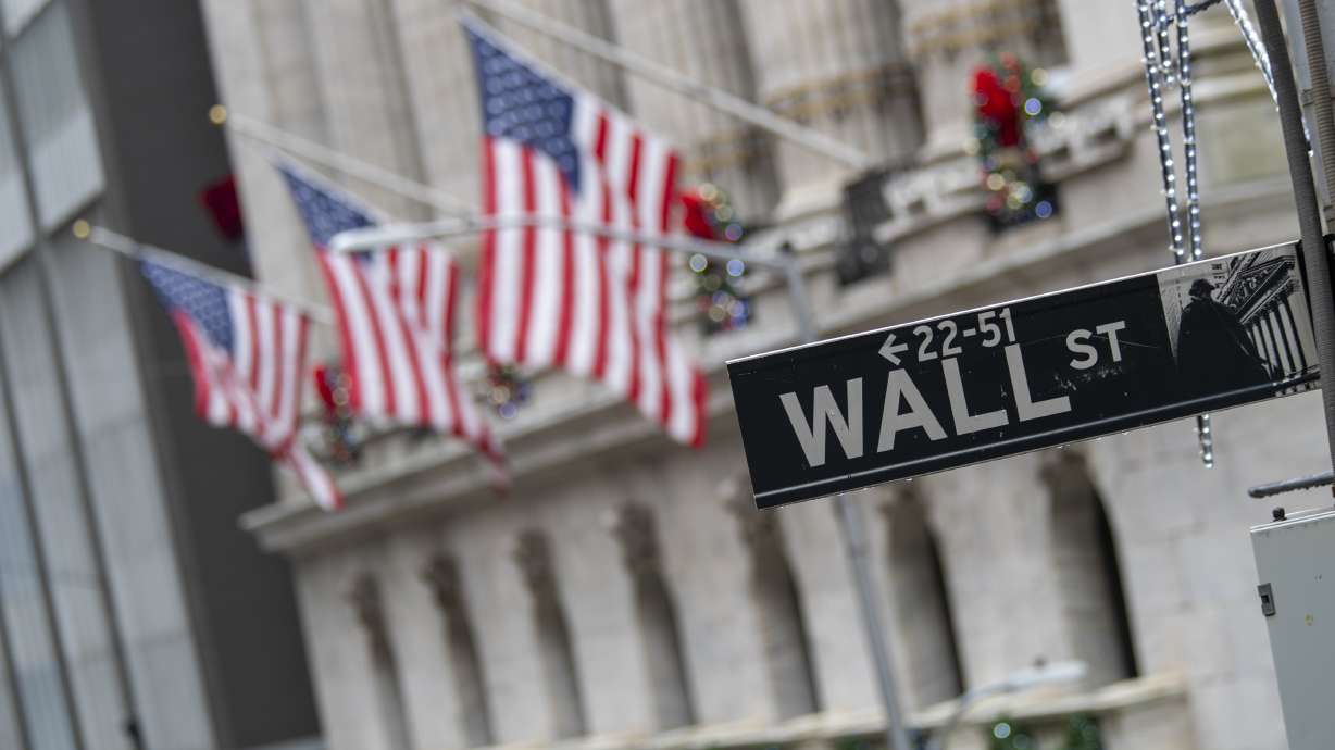Stocks fall on Wall Street, heading for another weekly loss