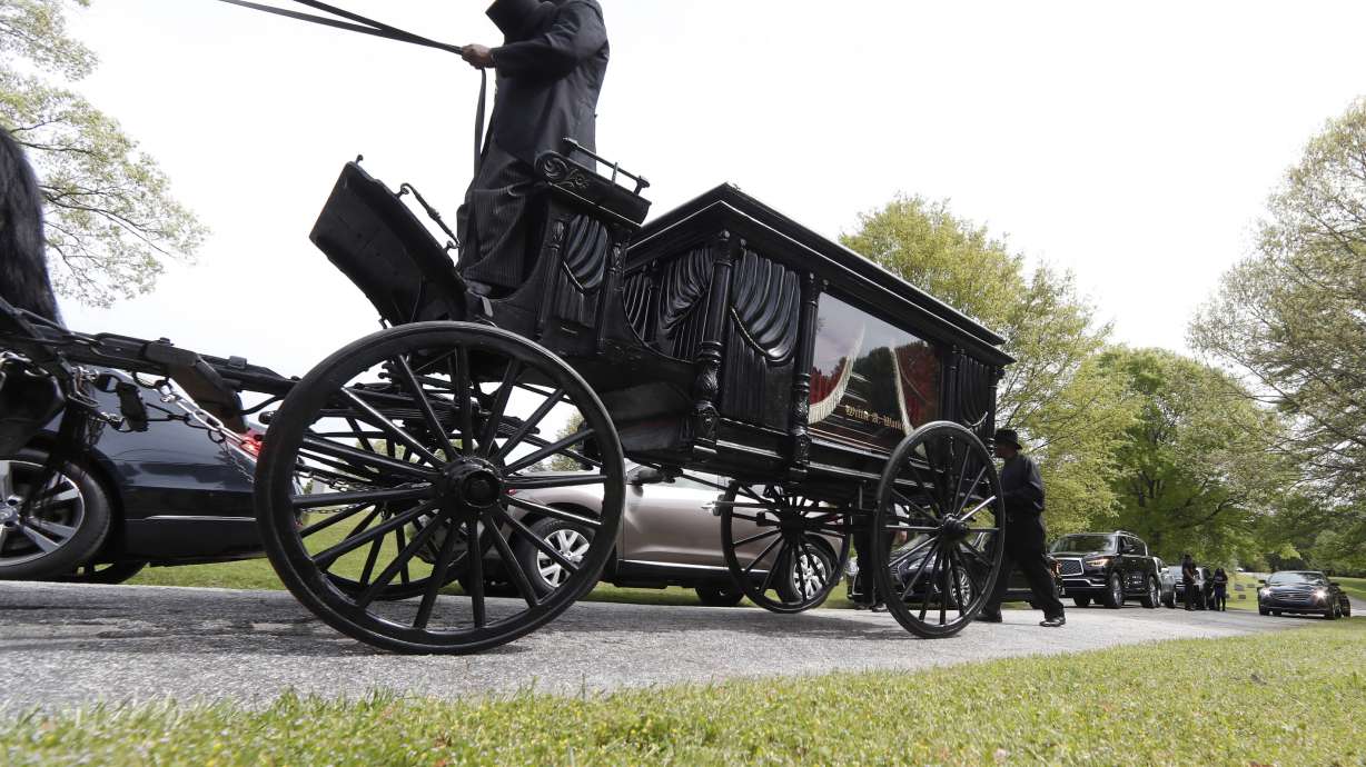 Civil rights hero Lowery honored at private Atlanta funeral