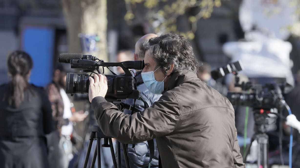 UK's Johnson in ICU, was given oxygen in battling virus