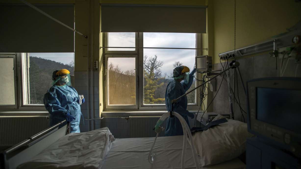 Some doctors moving away from ventilators for virus patients