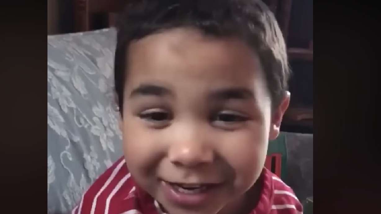 Have You Seen This? 4-year old sings uplifting rendition of 'Three Little Birds'