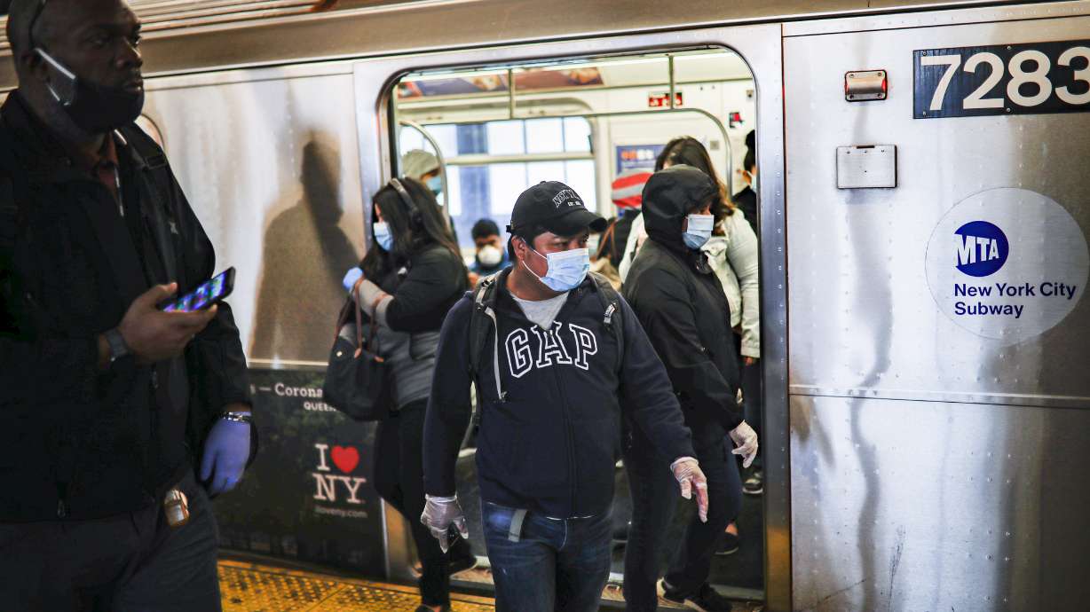 A conundrum for New Yorkers: Social distancing in the subway