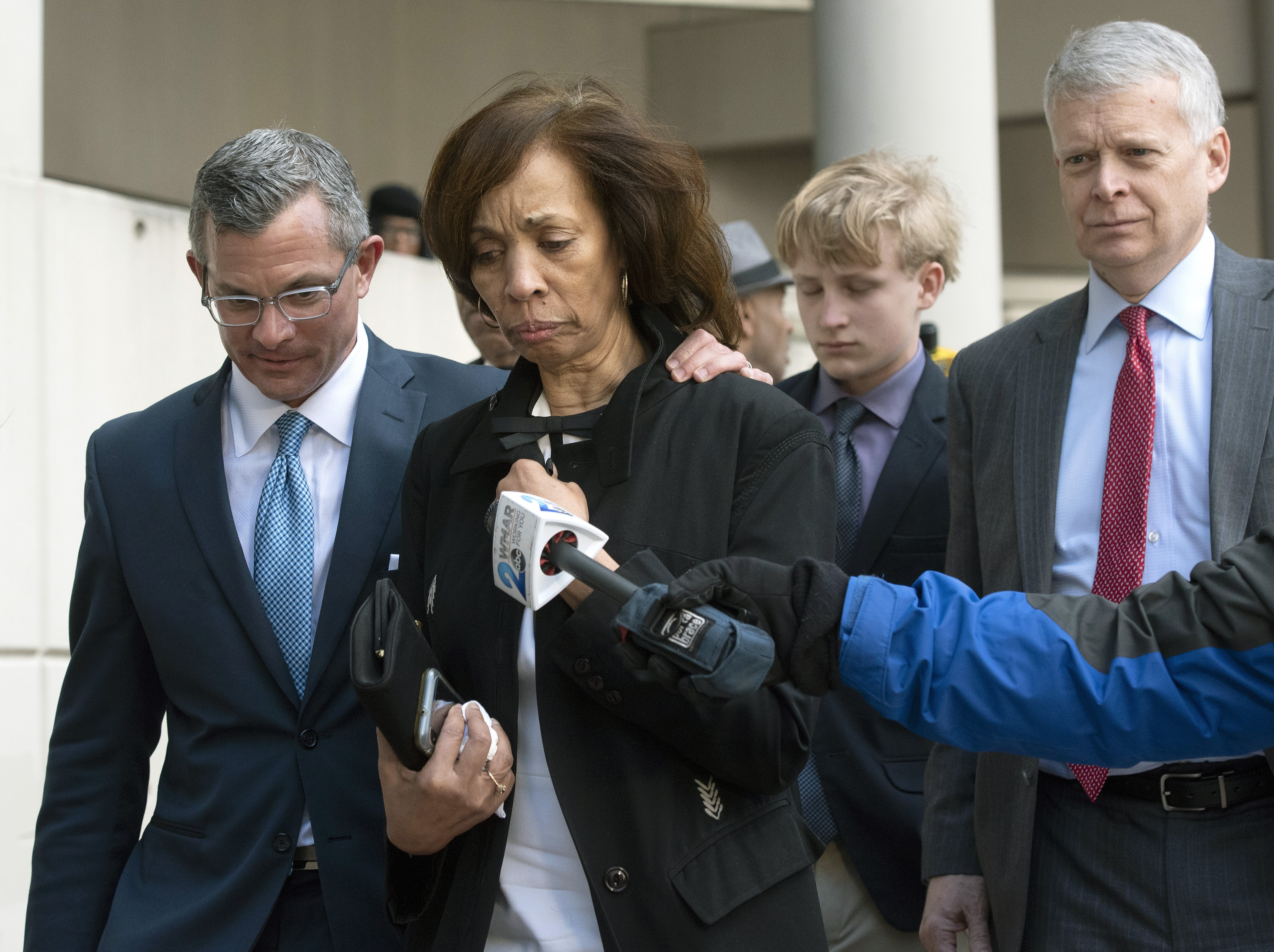 Start of Ex-Baltimore mayor's prison term delayed to June 26