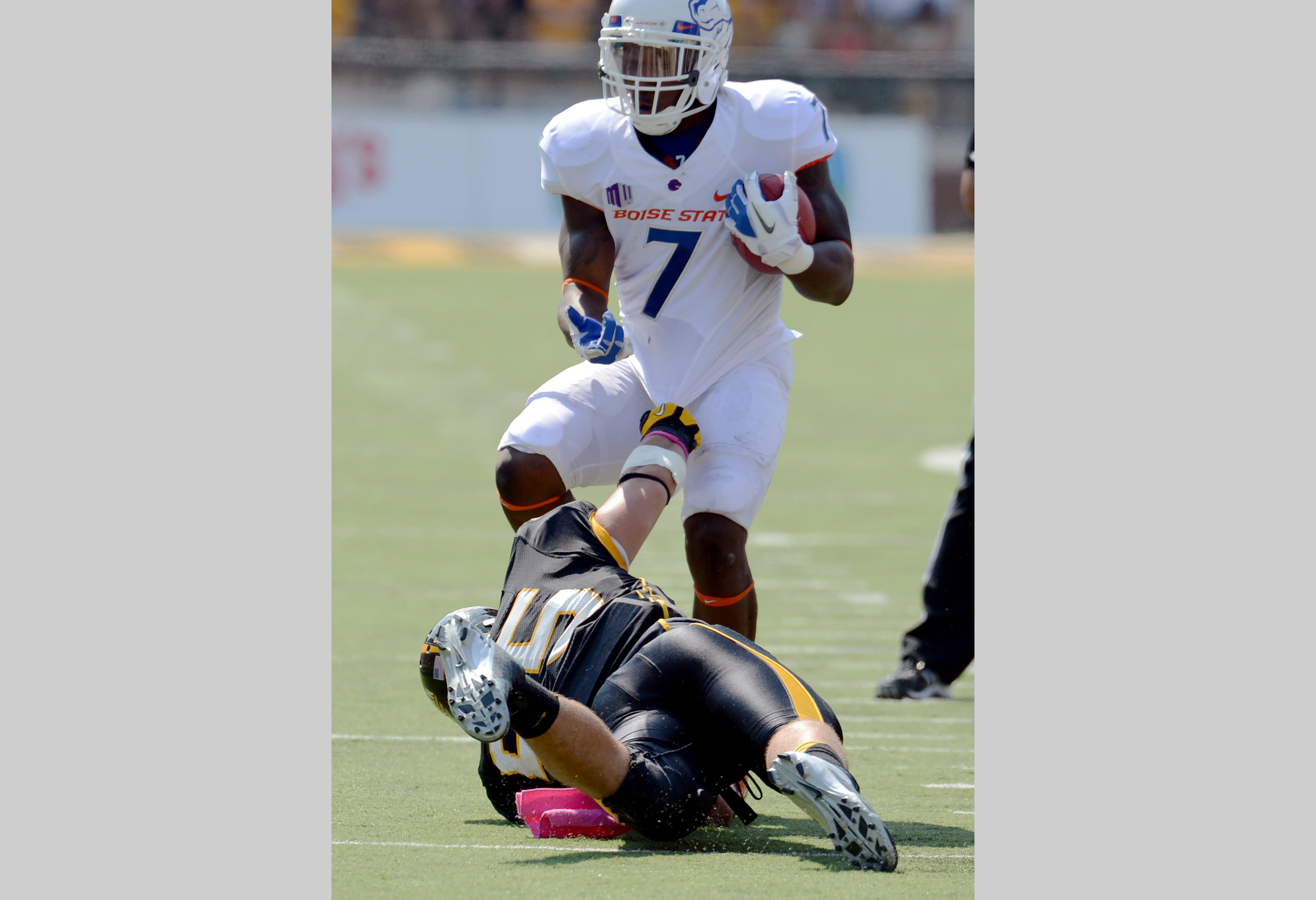 American football player flew home to US with virus