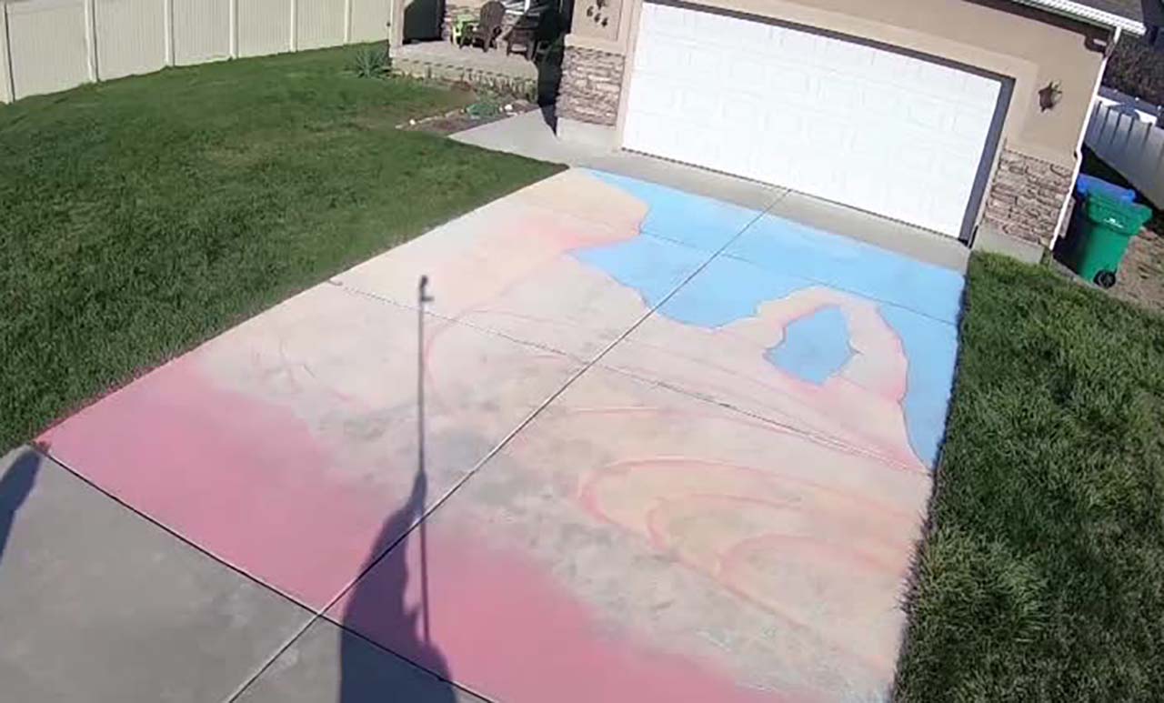 Utah family brings Delicate Arch to their driveway