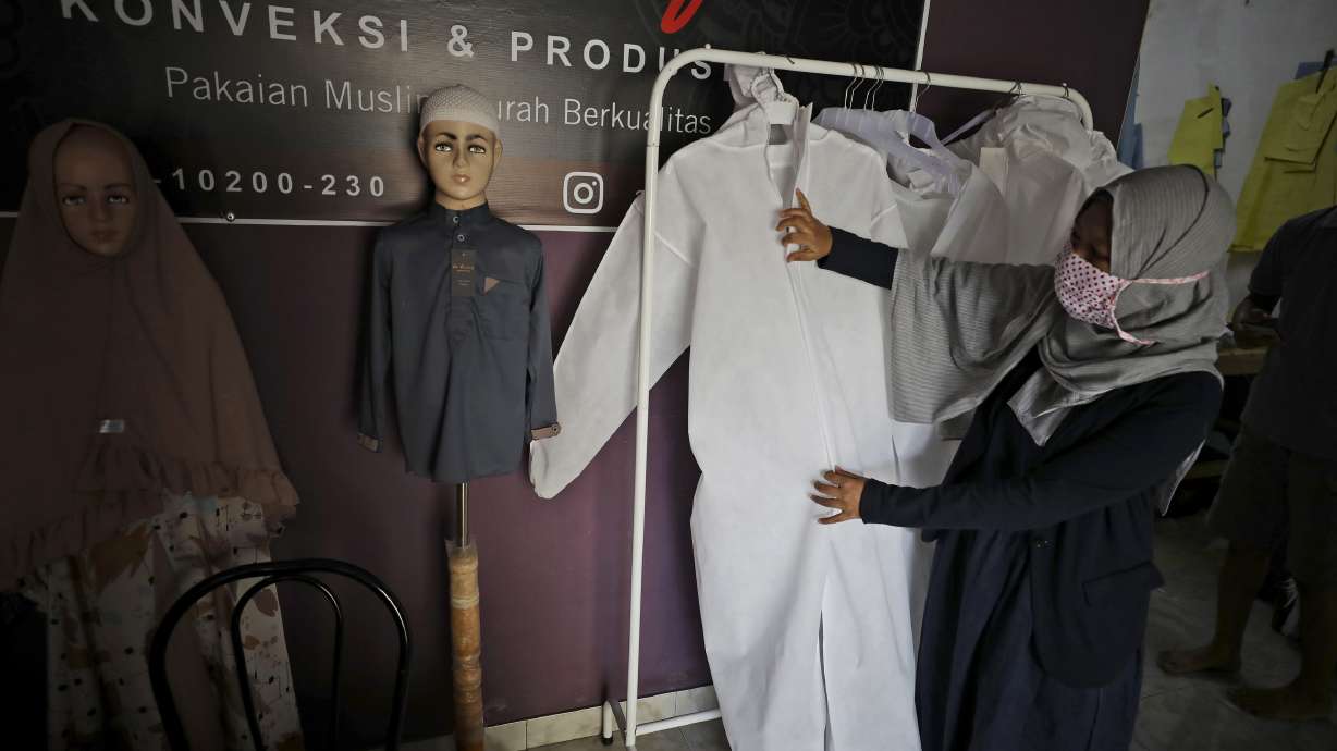 Indonesian starts business to make hazmat suit for hospitals