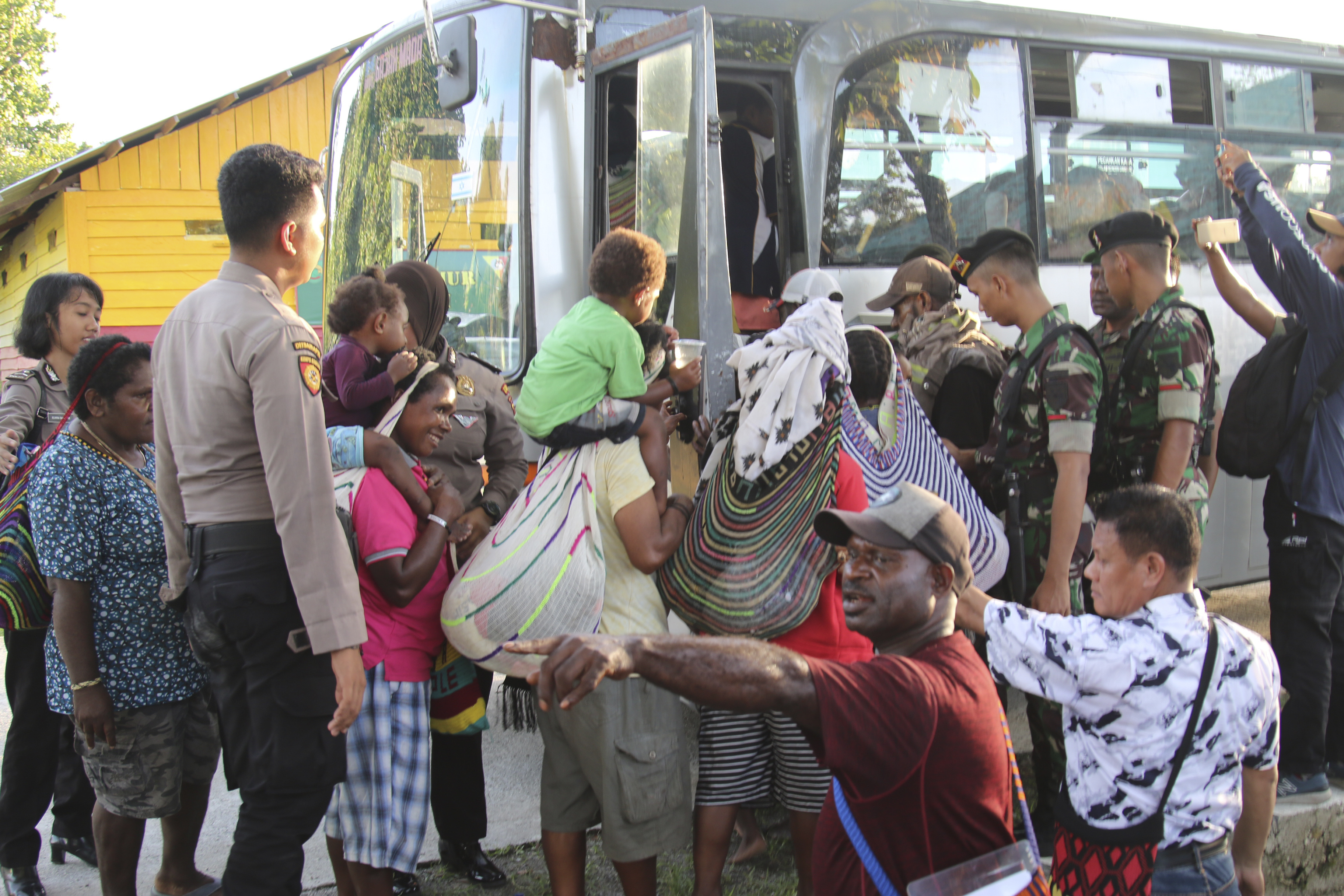 3 rebels linked to Indonesia gold mine attack die in clash