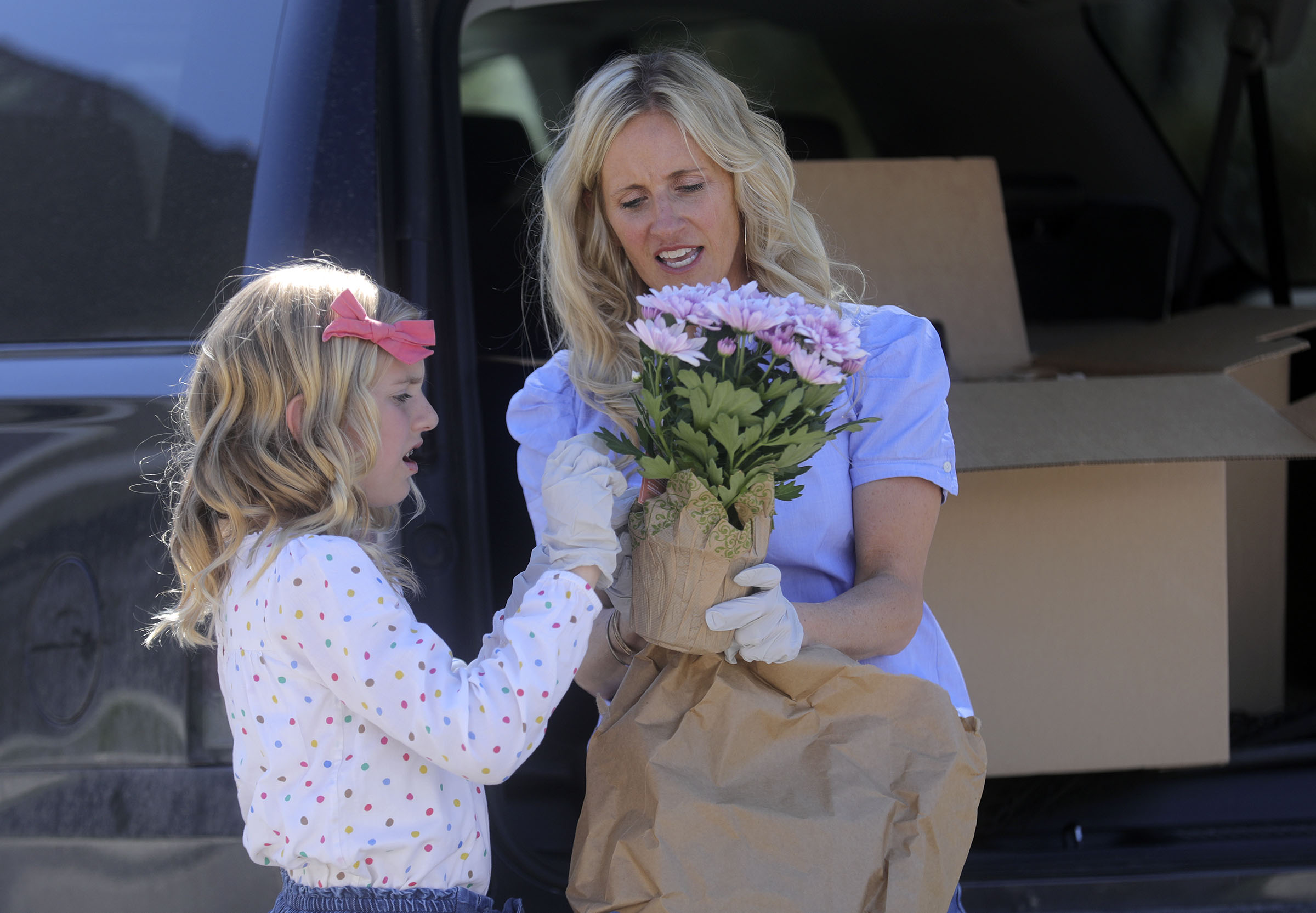 Milgro Nursery gives thousands of flowers to community after COVID-19 cancellations