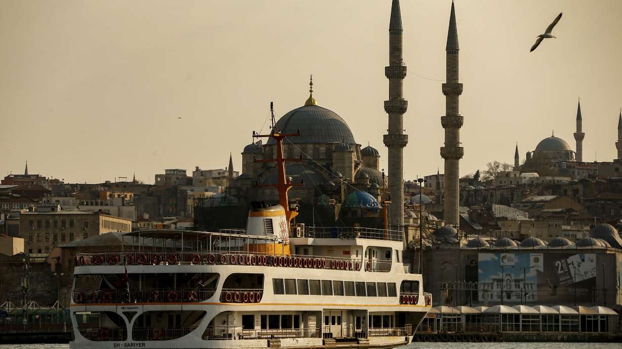 Turkish minister offers resignation over weekend lockdowns