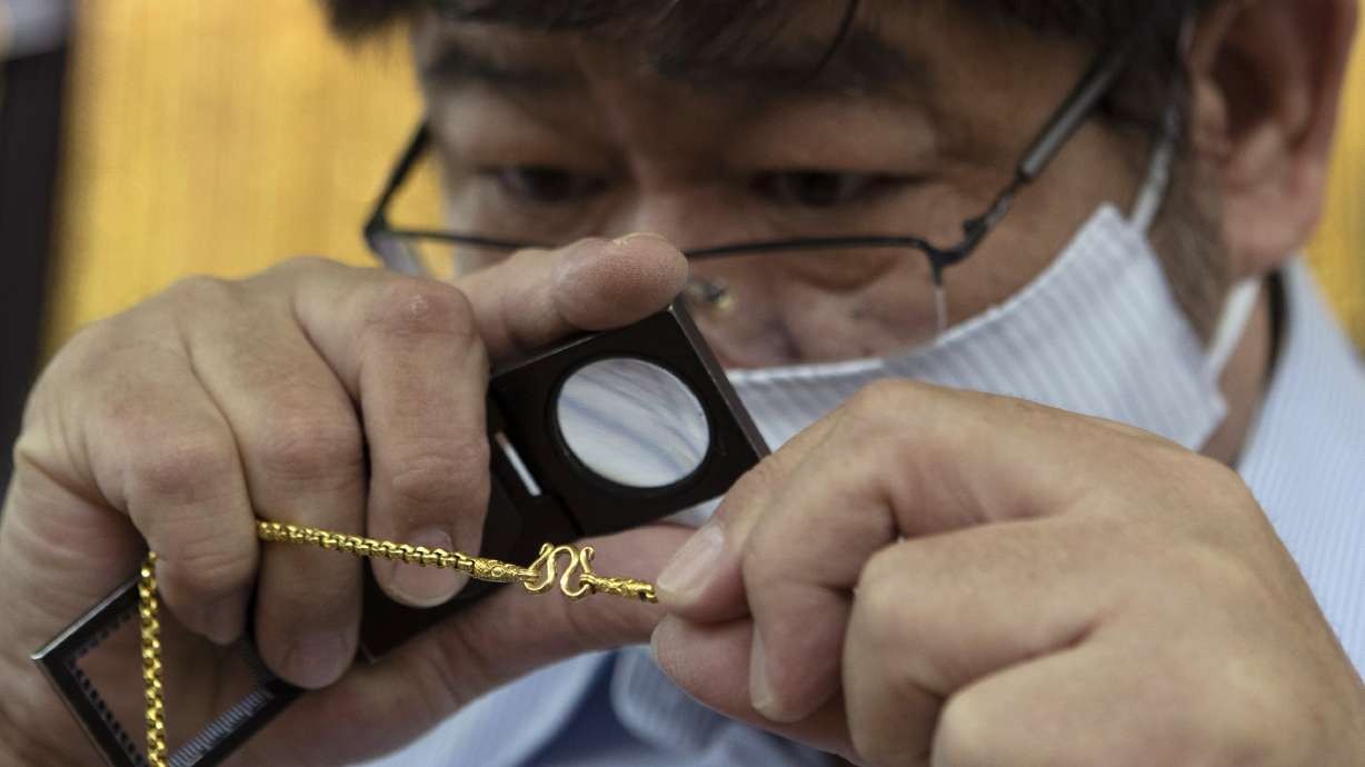 With price high, Thais with dwindling incomes sell off gold