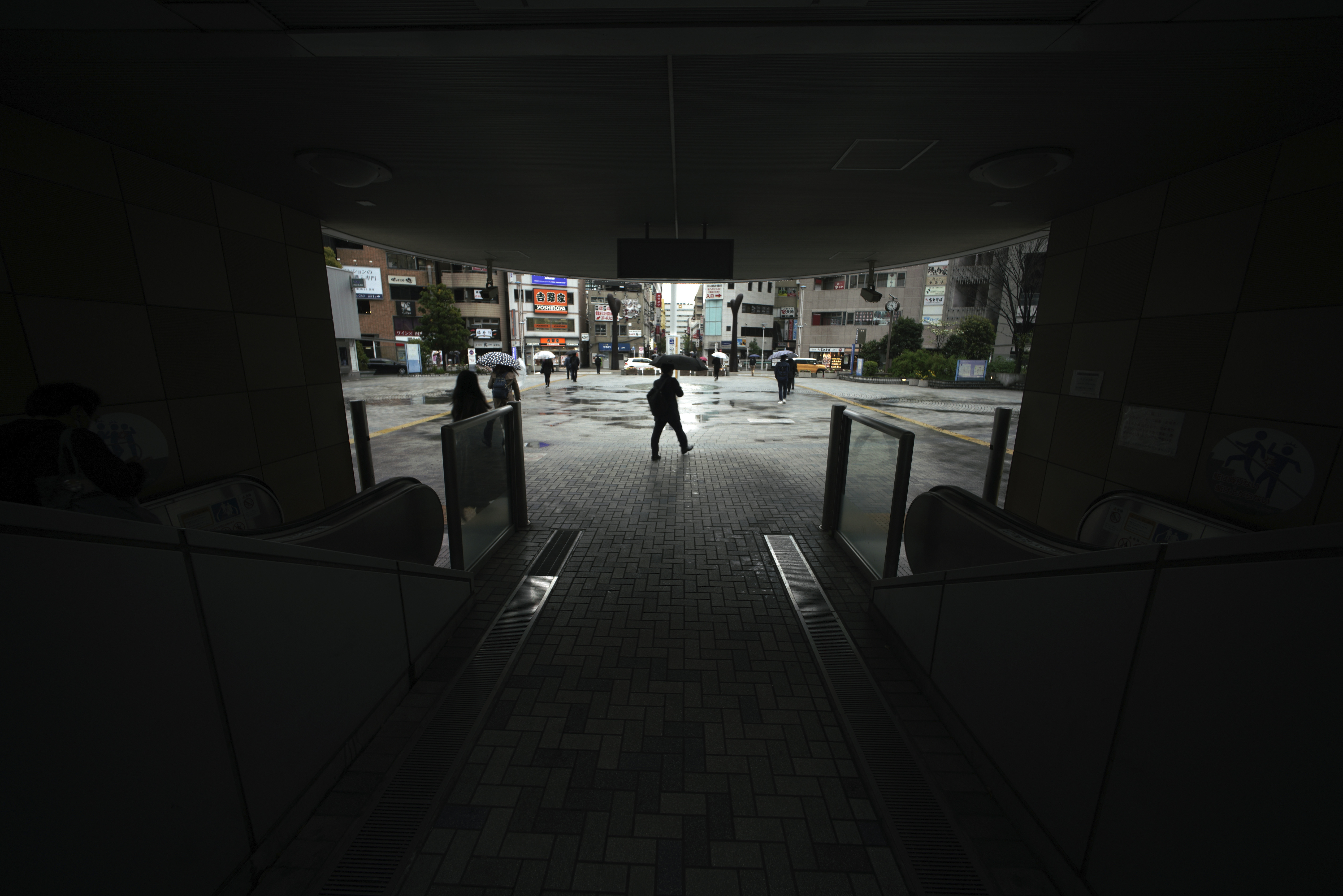 Japan's exports sink in March as pandemic hits major markets