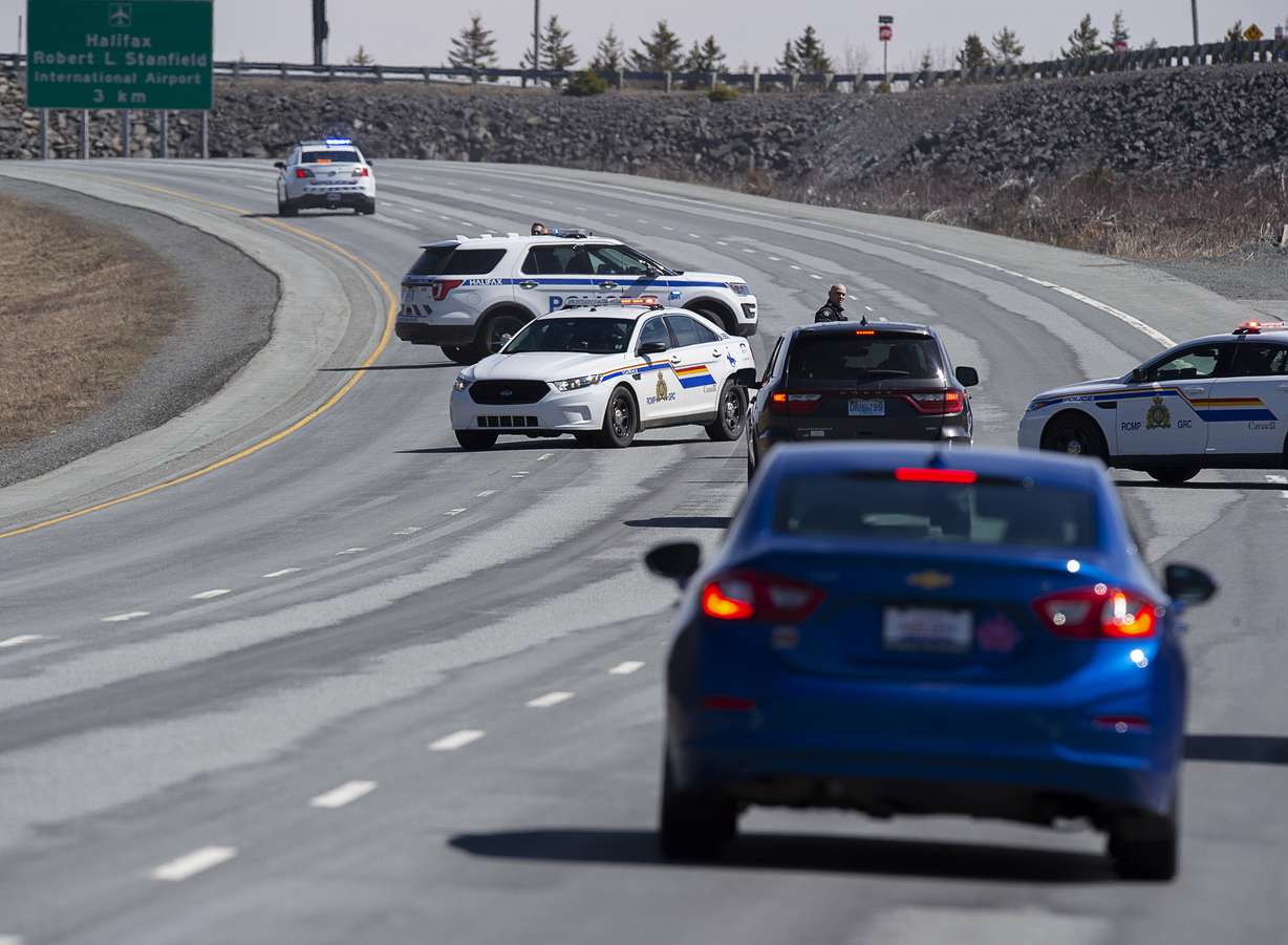 Police block the highway in Enfield, Nova Scotia on Sunday, April 19, 2020. Canadian police say multiple people are dead plus the suspect after a shooting rampage across the province of Nova Scotia. It was the deadliest shooting in Canada in 30 years. (Photo: Andrew Vaughan, The Canadian Press via AP)