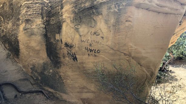 Popular Moonshine Arch near Vernal tagged with graffiti | KSL.com