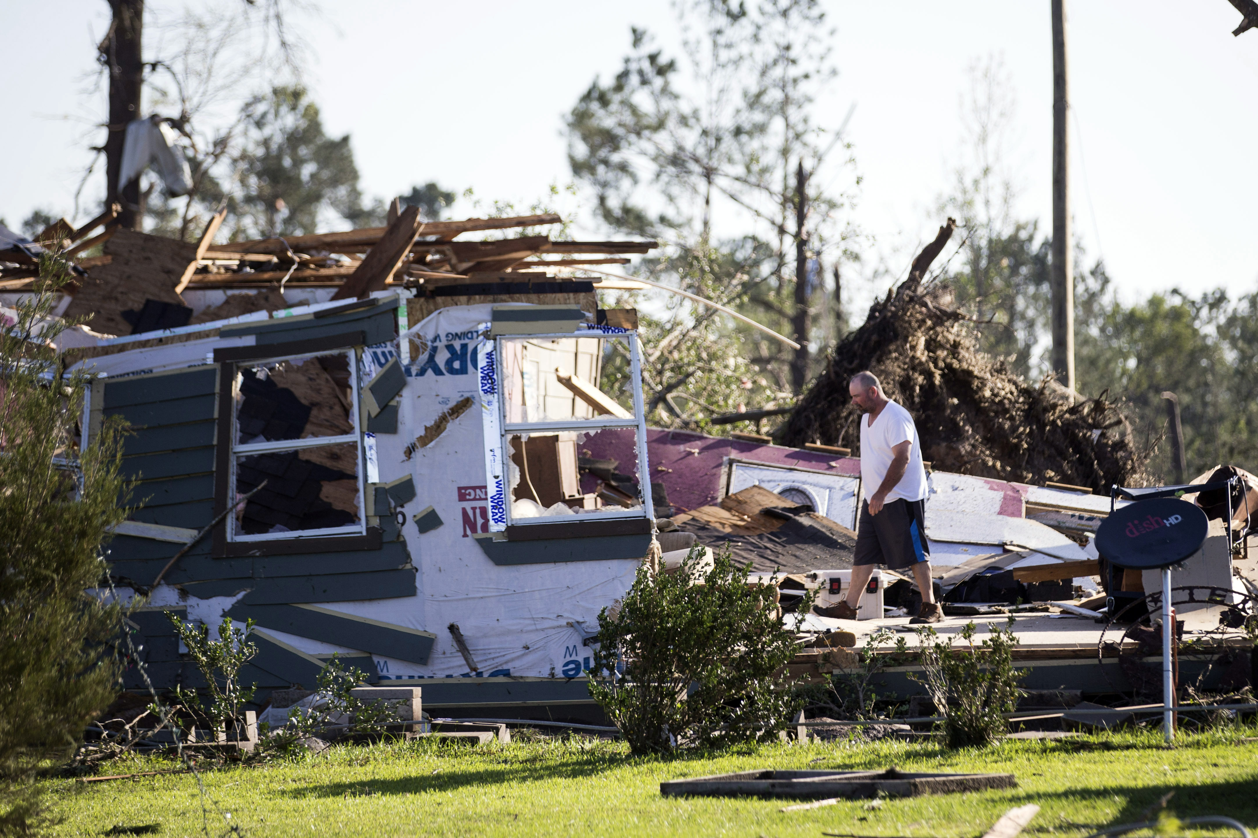 At least 7 dead as storms hit Oklahoma, Texas and Louisiana