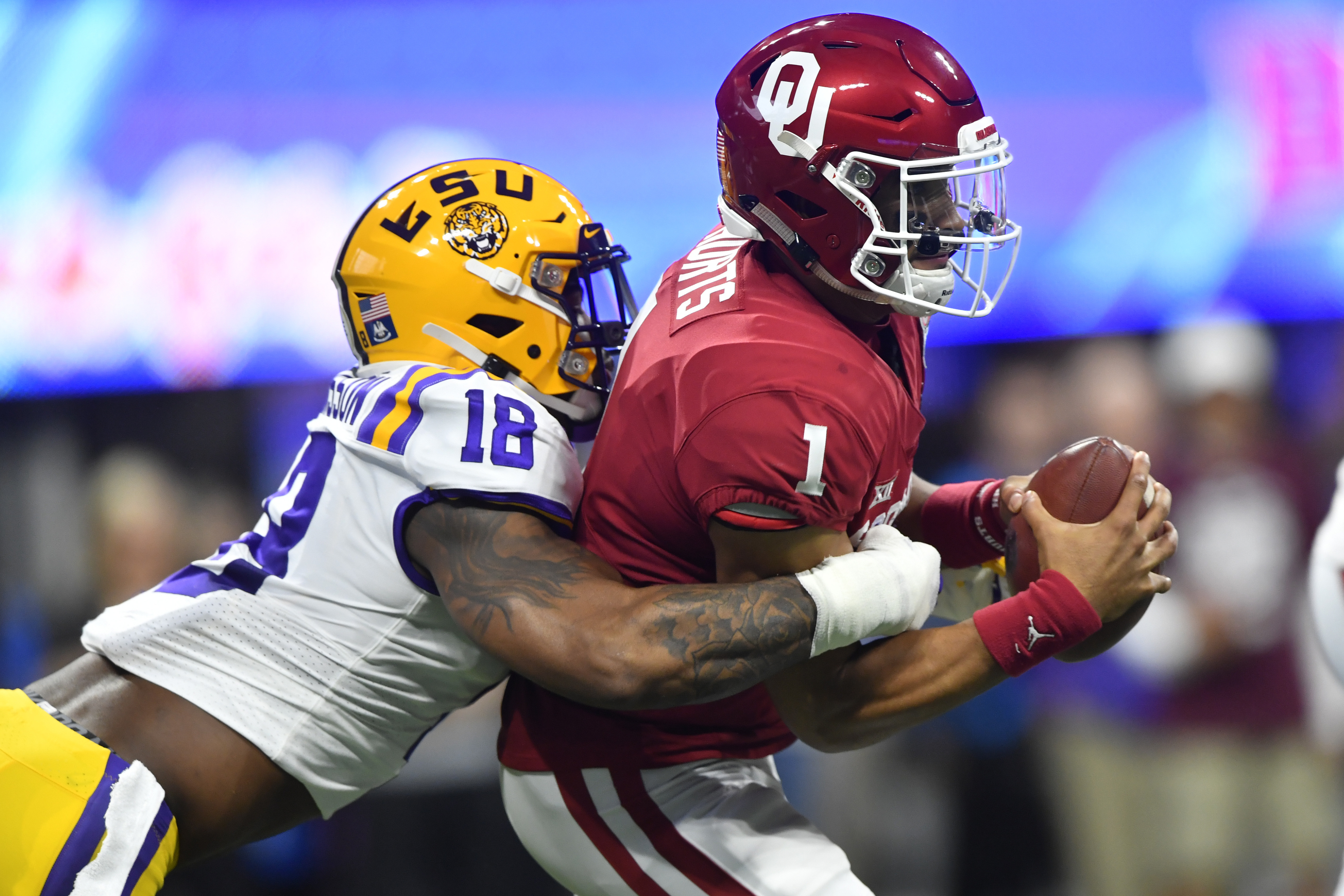 Eagles pull off a stunner, draft Jalen Hurts in second round