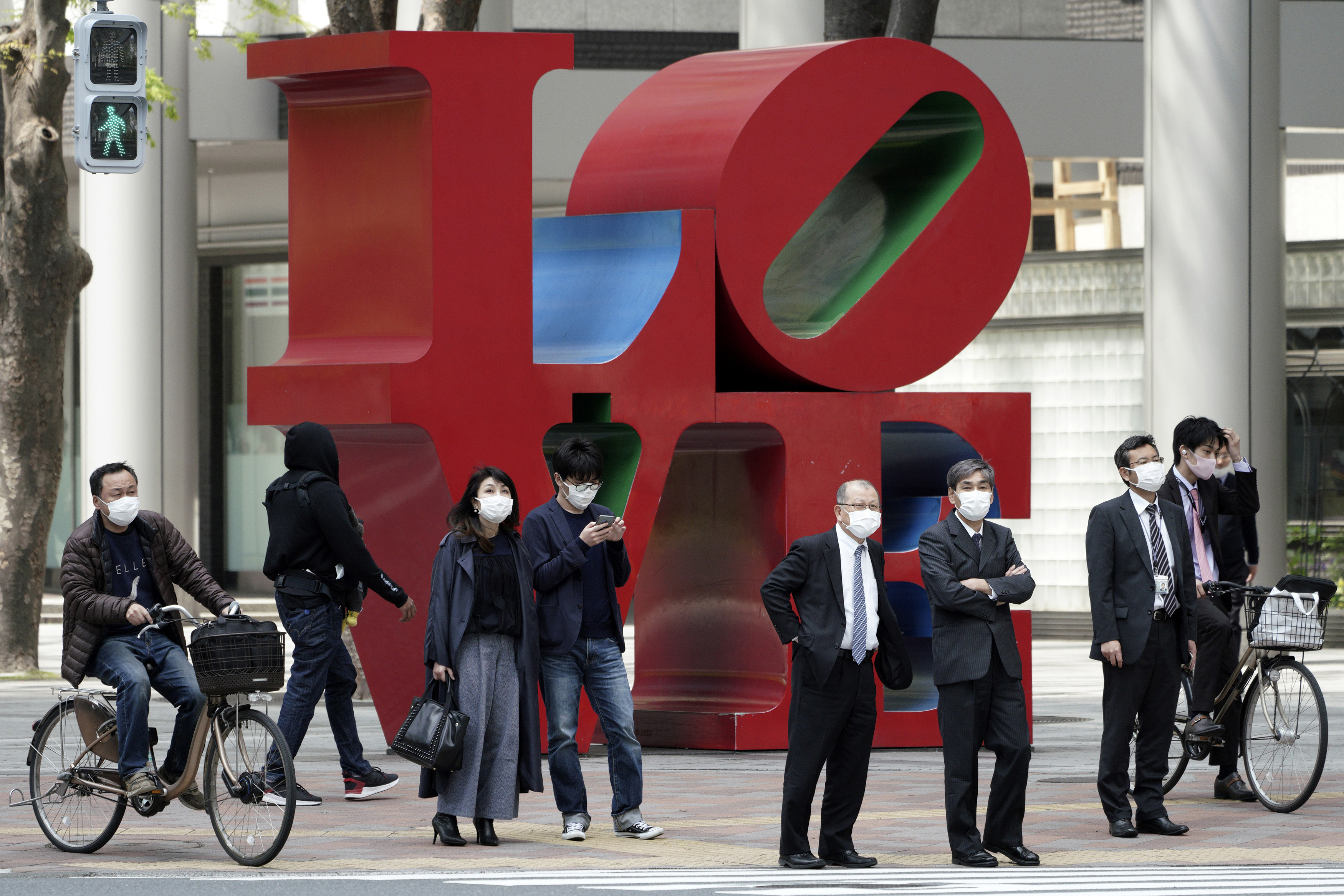 Many Japanese defy appeals to stay home to curb virus