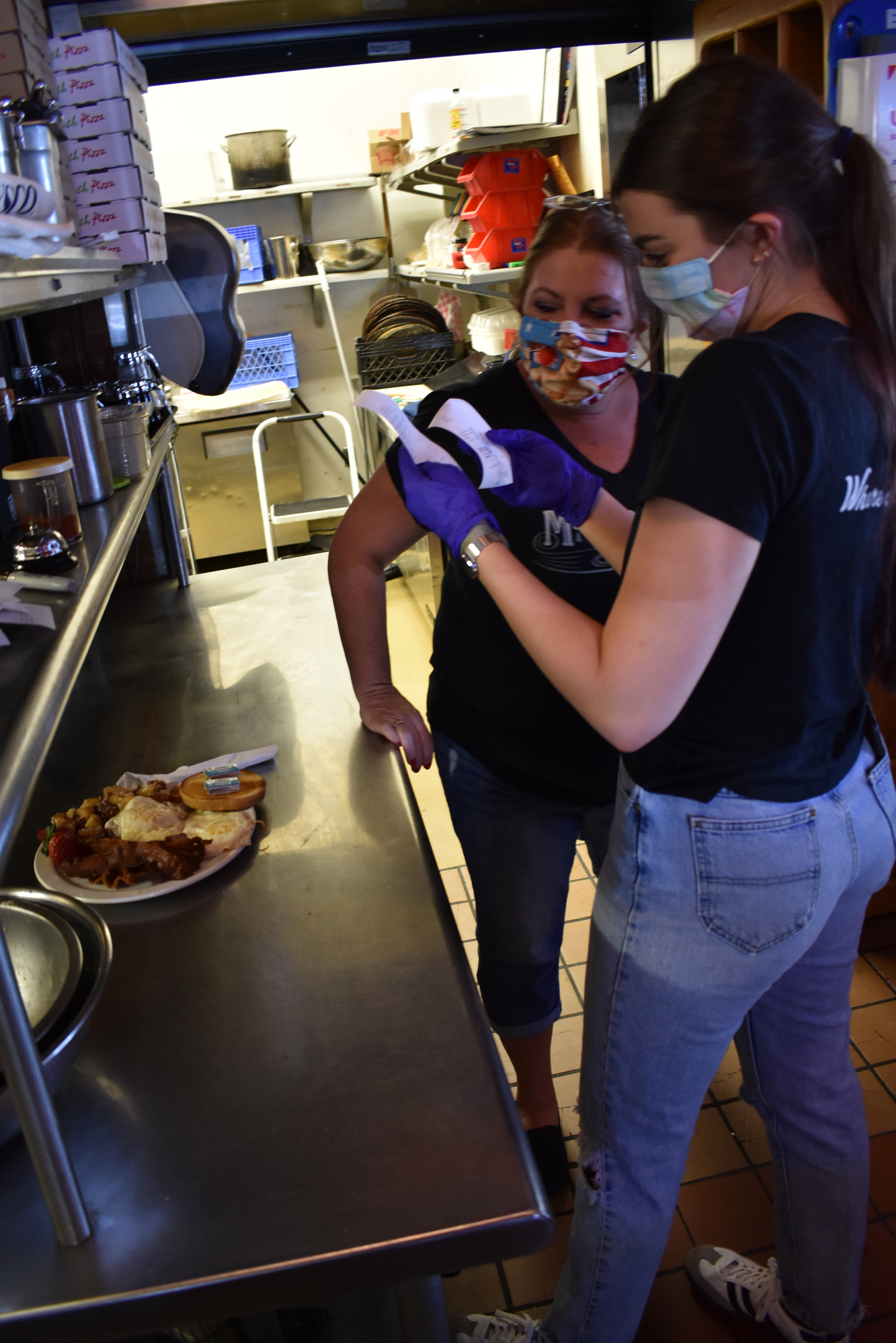 US service sector shrinks; first time since Great Recession