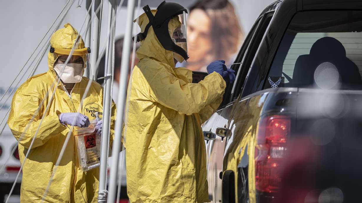 Extreme lockdown shows divide in hard-hit Navajo border town