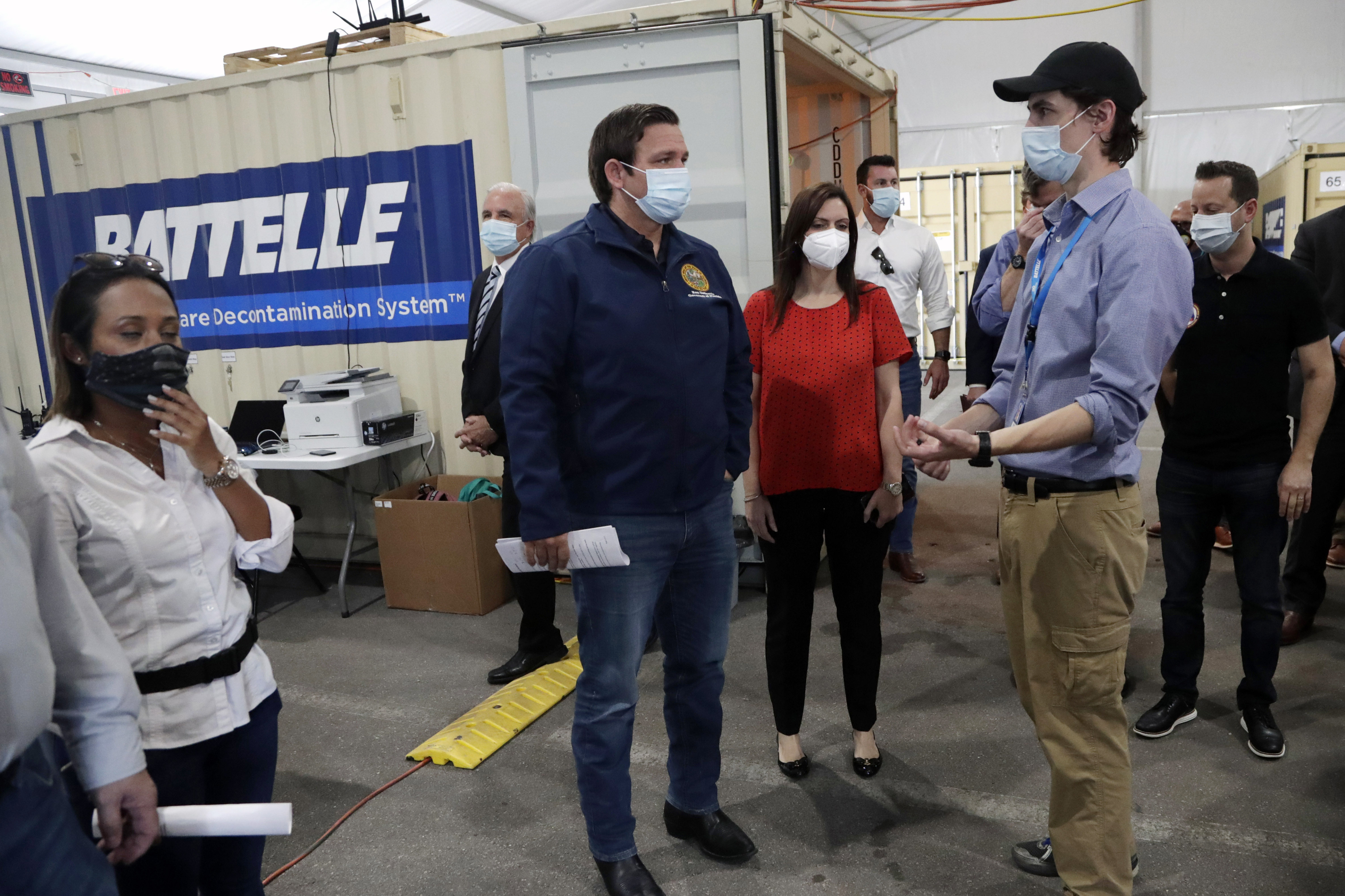 US governors aim to boost production of medical supplies