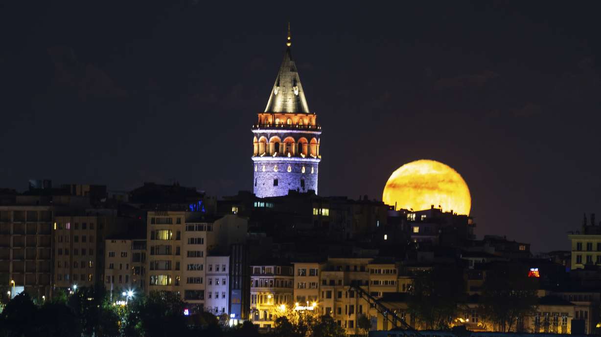 Turks over 65 venture out for 4 hours as virus rules ease