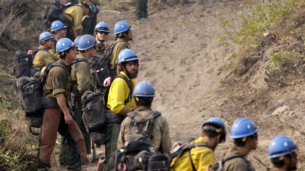 US plans reimagine fighting wildfires amid crews' virus risk