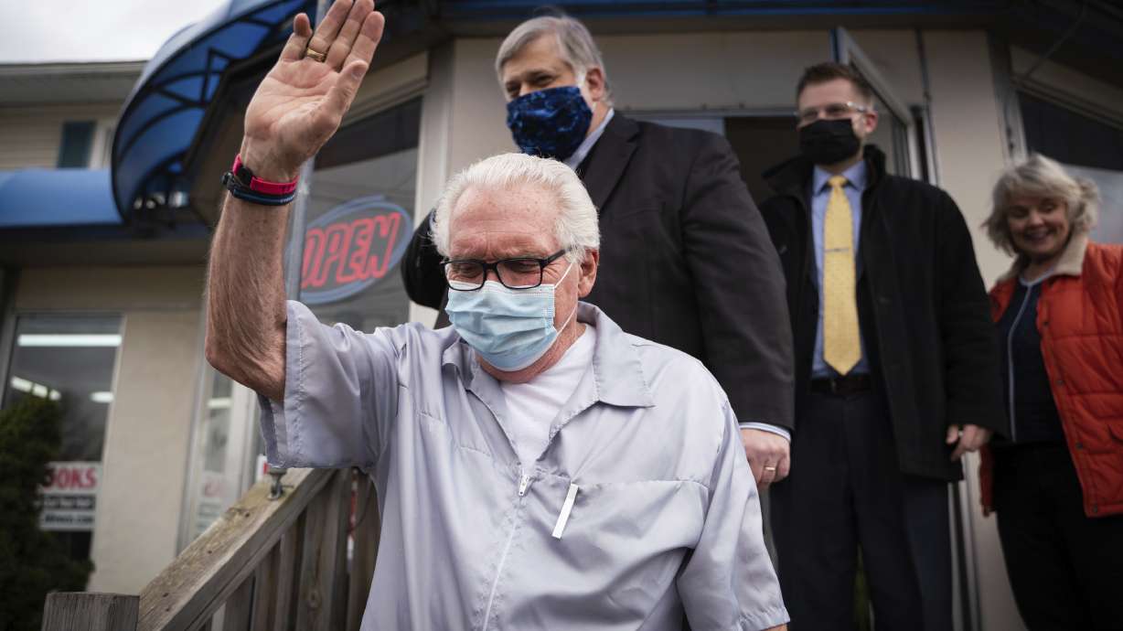 Small-town barber wins early victory in fight to stay open