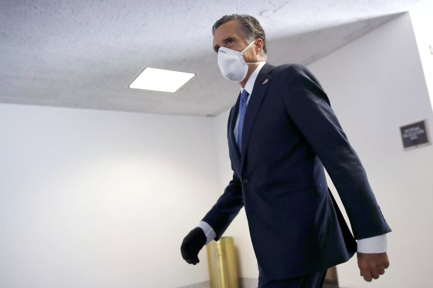 Mitt Romney dons mask on Senate floor as he recognizes Utah’s fight against coronavirus 