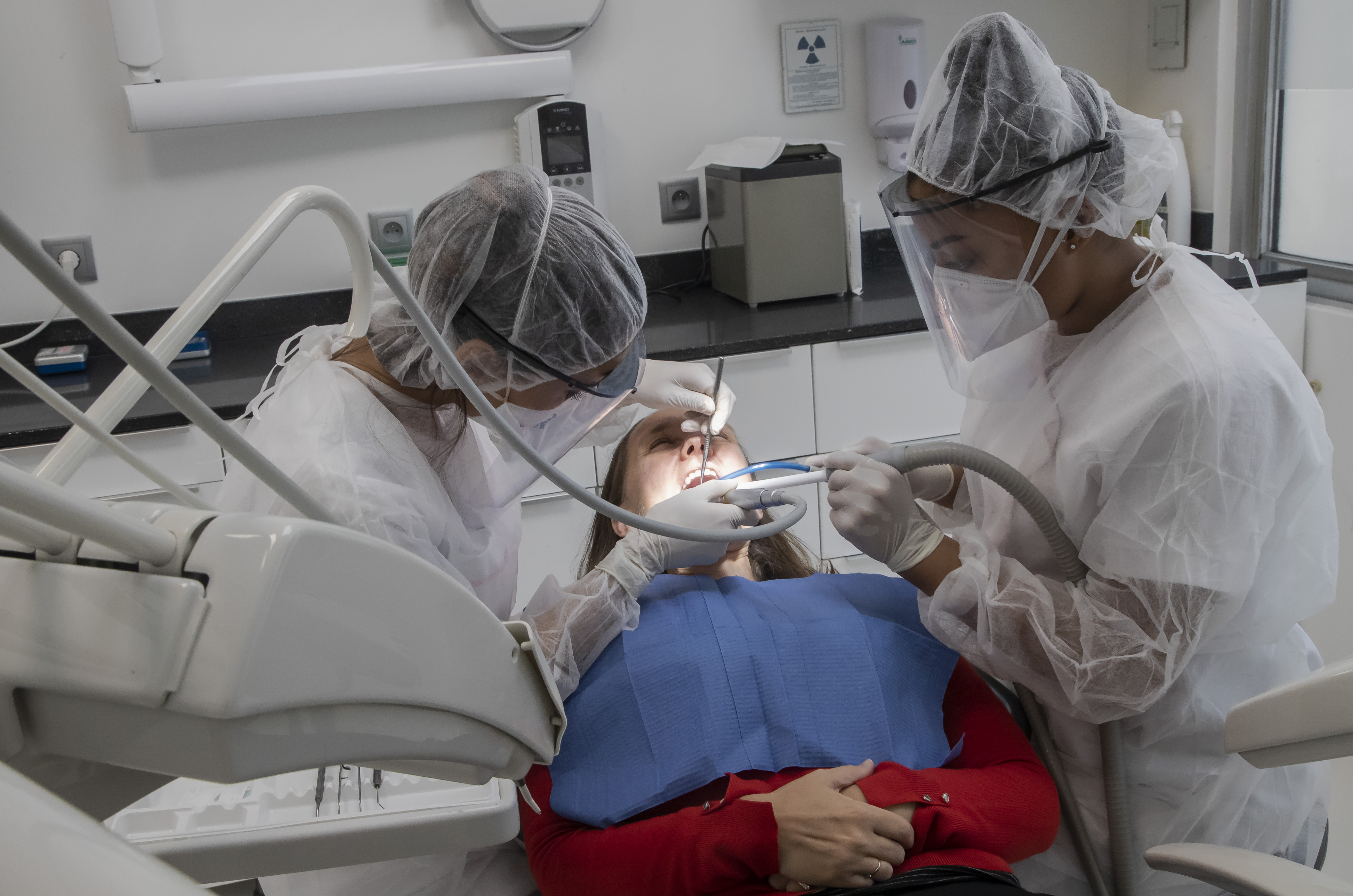 Dentists carefully reopen in France after 2-month lockdown