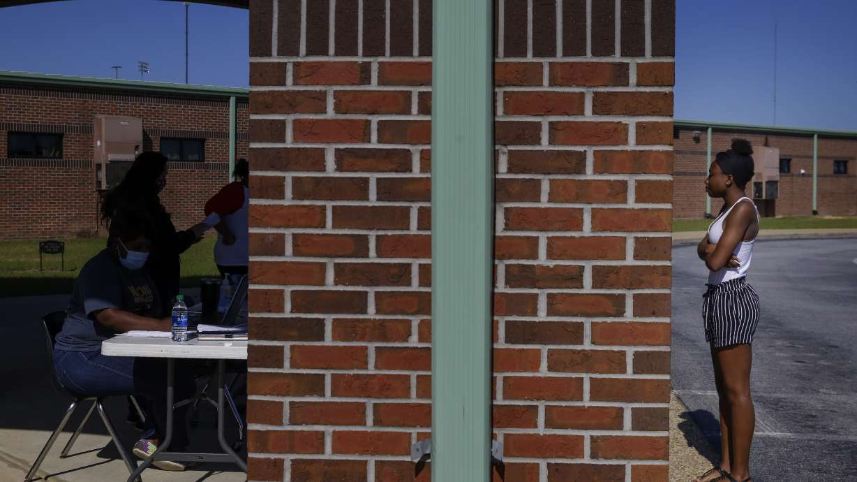 Some US schools are pulling the plug on distance learning