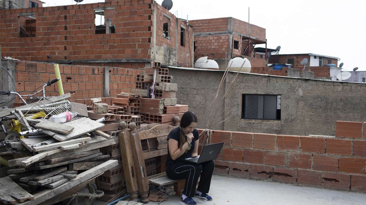 Venezuelans struggle to educate kids amid pandemic lockdown