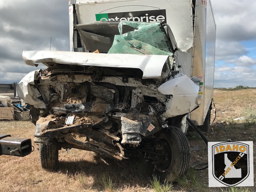 2 people, 14 animals dead after truck carrying 48 dogs crashes in Idaho