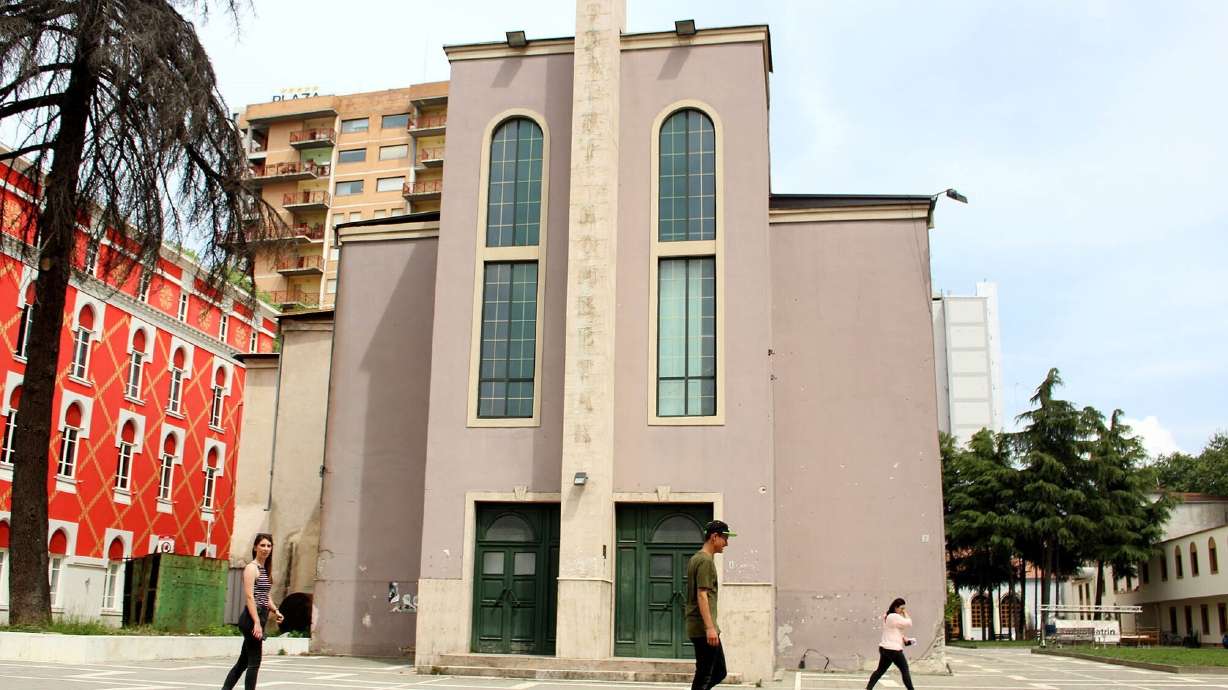 New protest in Albania over National Theater demolition