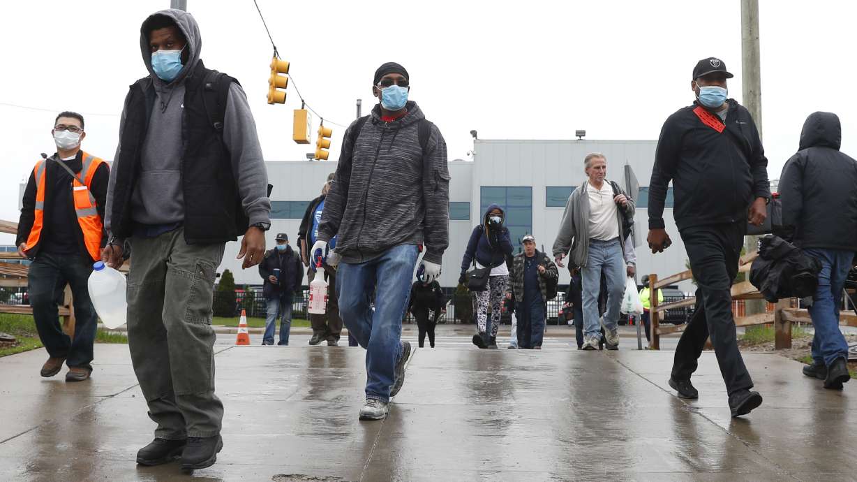 US autoworkers return to work for first time since March