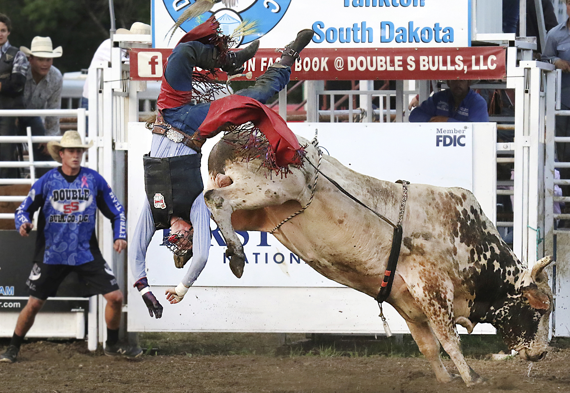 Bull riding may be 1st US professional sport to welcome fans | KSL.com