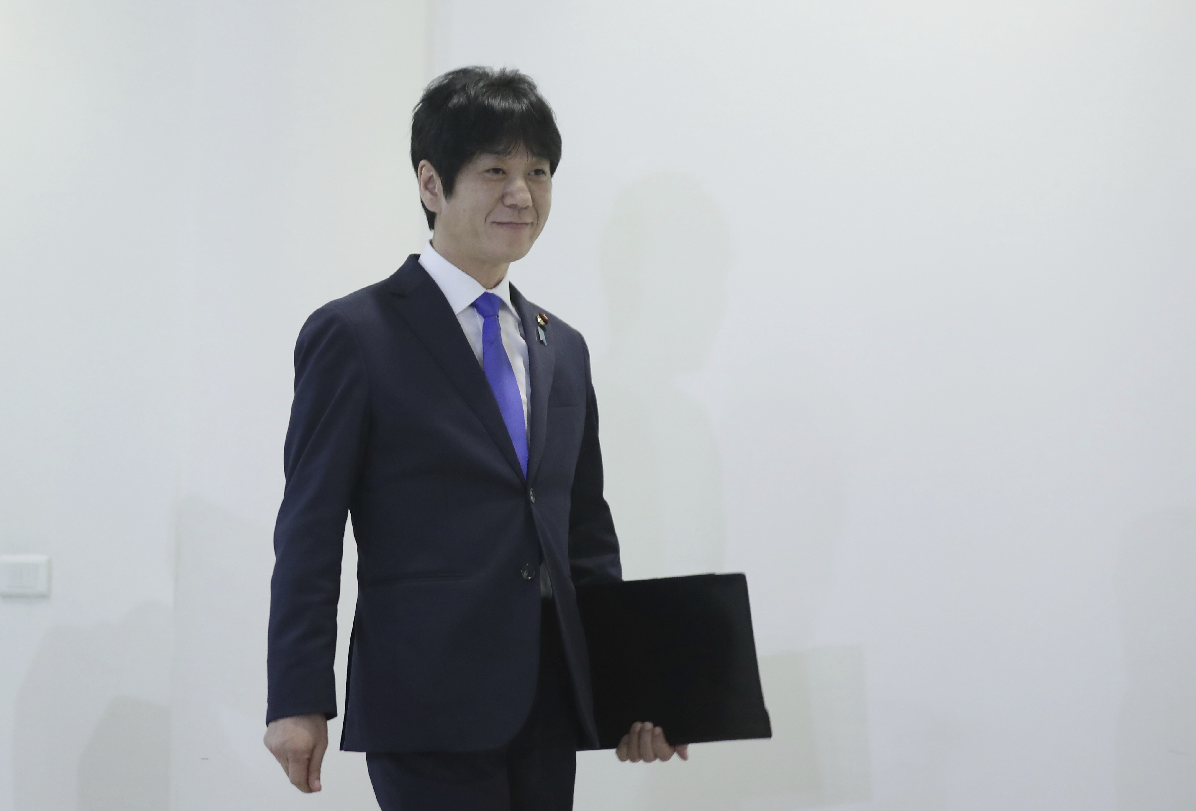 2 accused of smuggling ex-Nissan boss out of Japan in a box