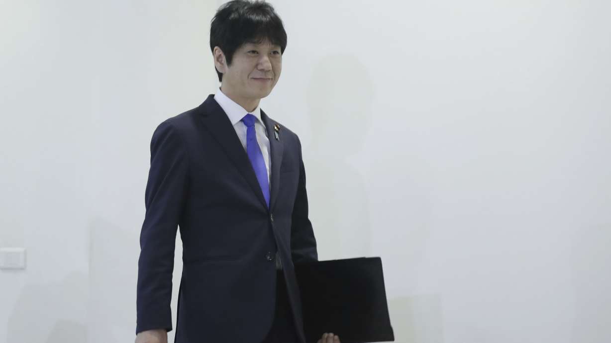 2 accused of smuggling ex-Nissan boss out of Japan in a box