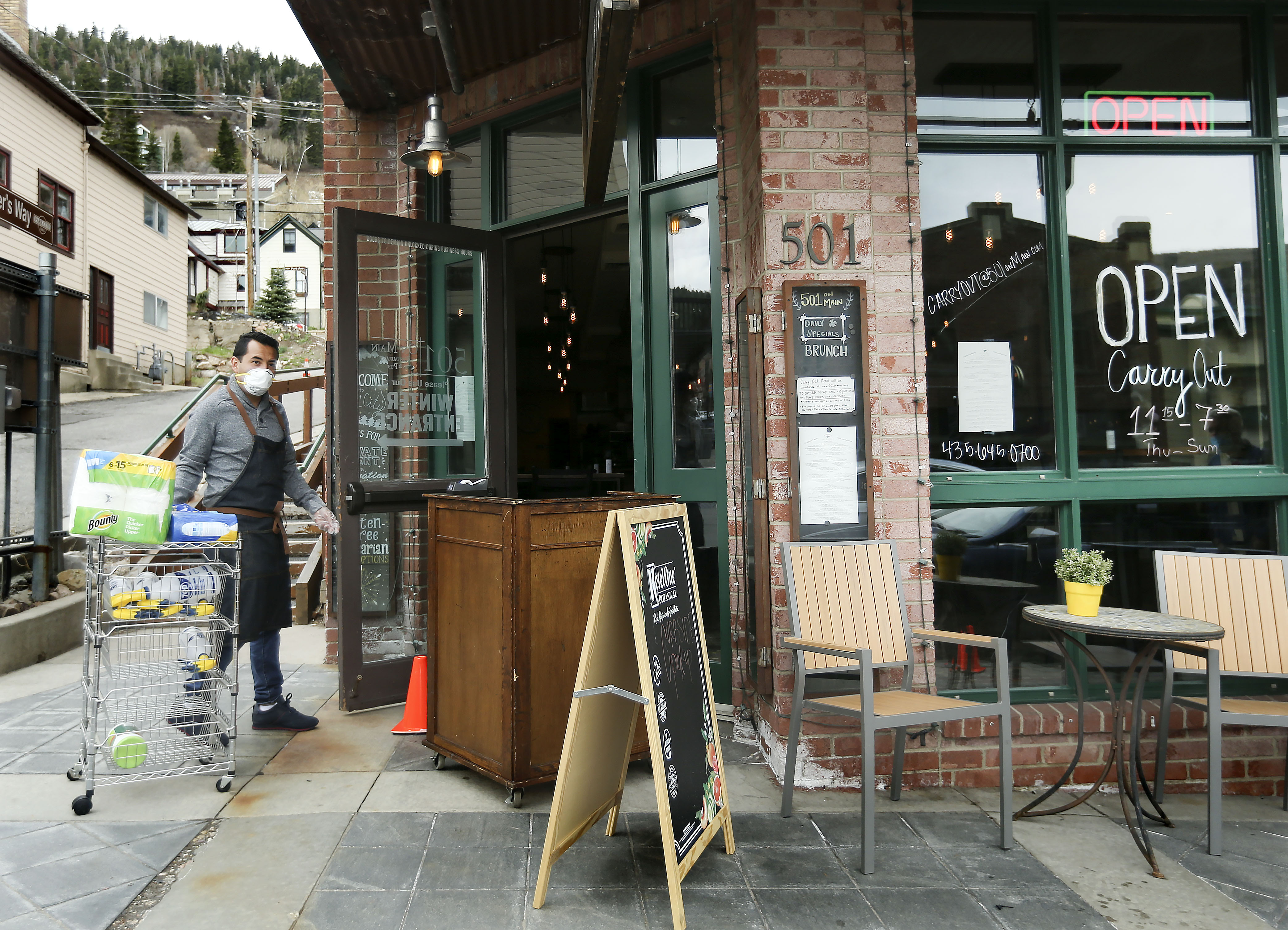 Group launches Valentine's Day gift guide to help Utahns keep their dollars local