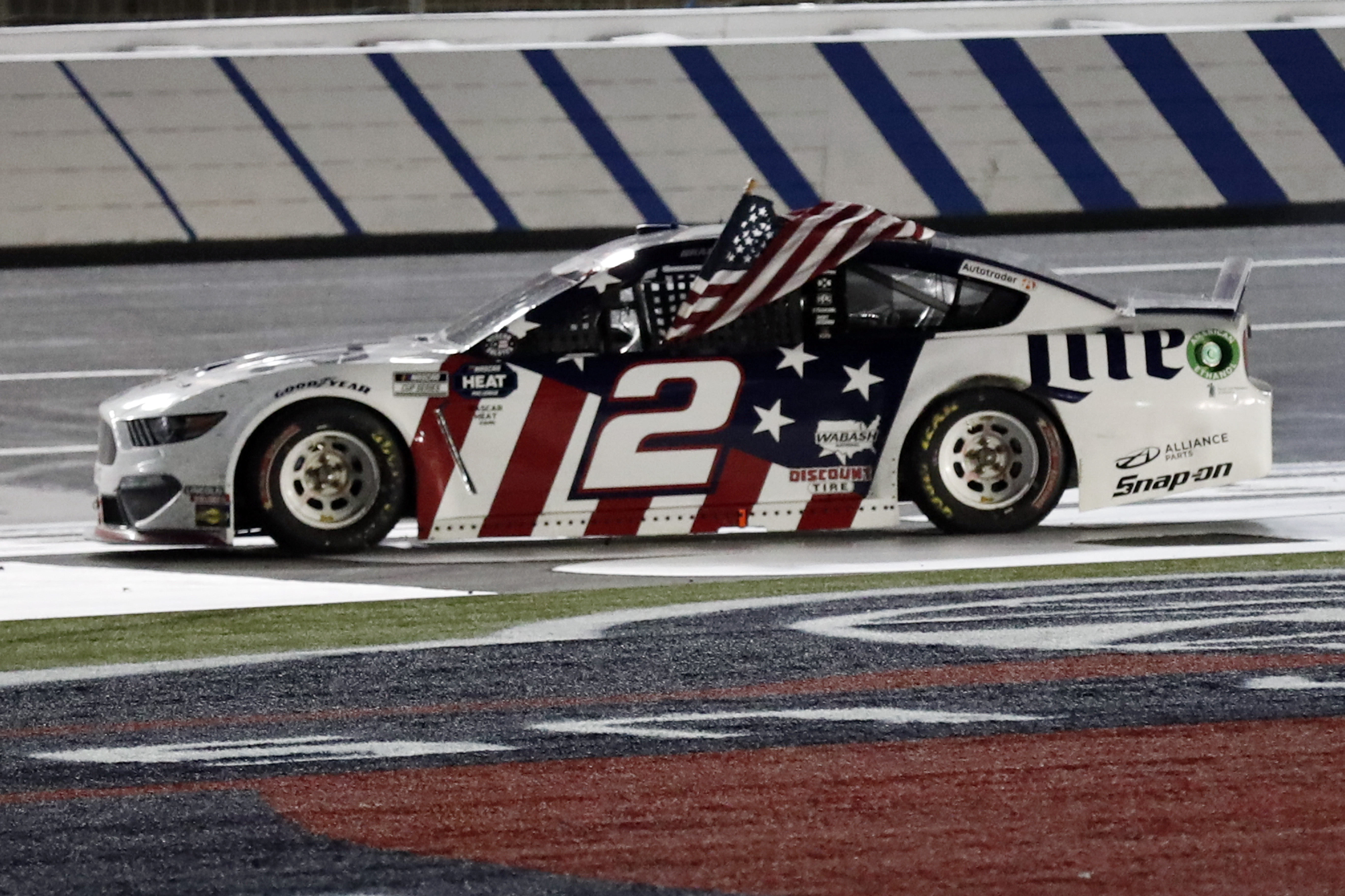 Keselowski looks to heat up market with 2nd Charlotte win