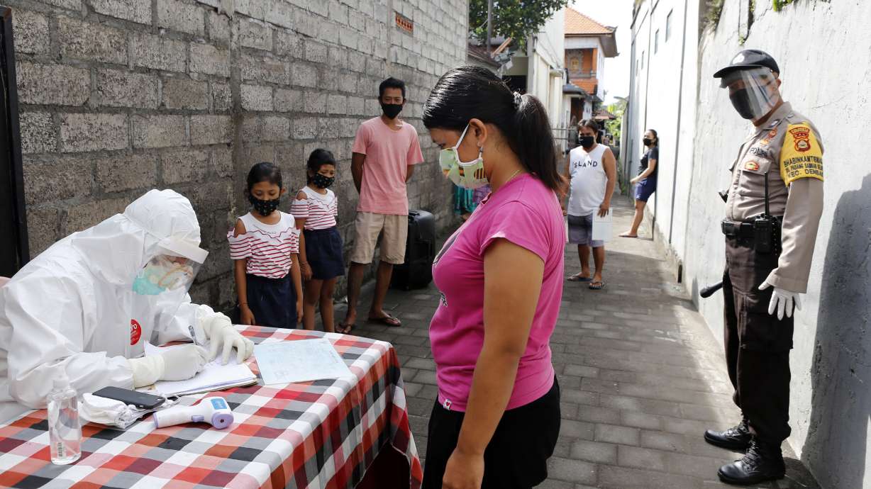 US death toll from coronavirus surges past 100,000 people