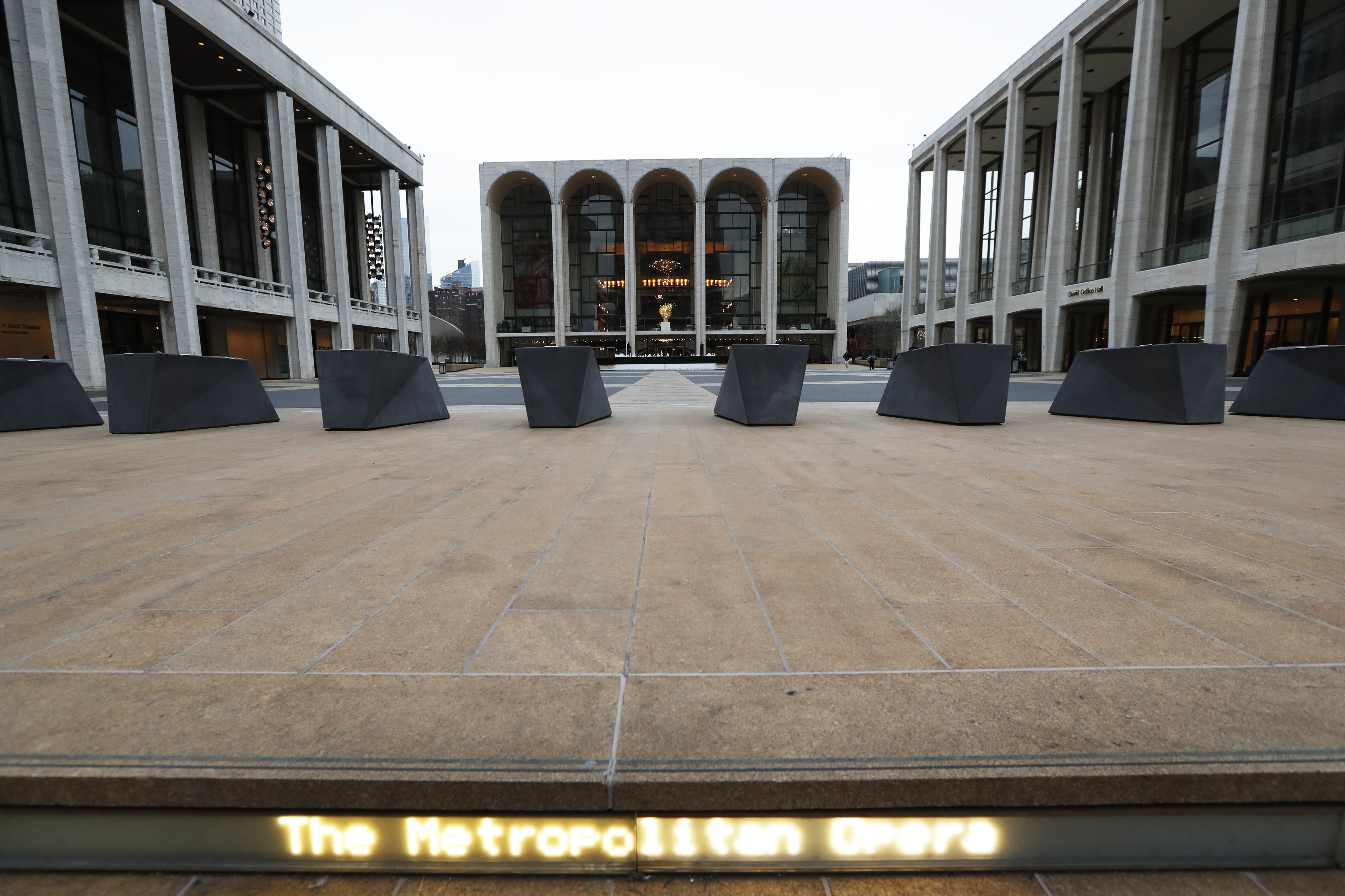 Lincoln Center artistic director leaving during shutdown