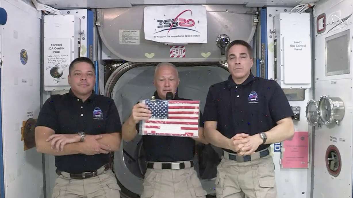 SpaceX captures the flag, beating Boeing in cosmic contest