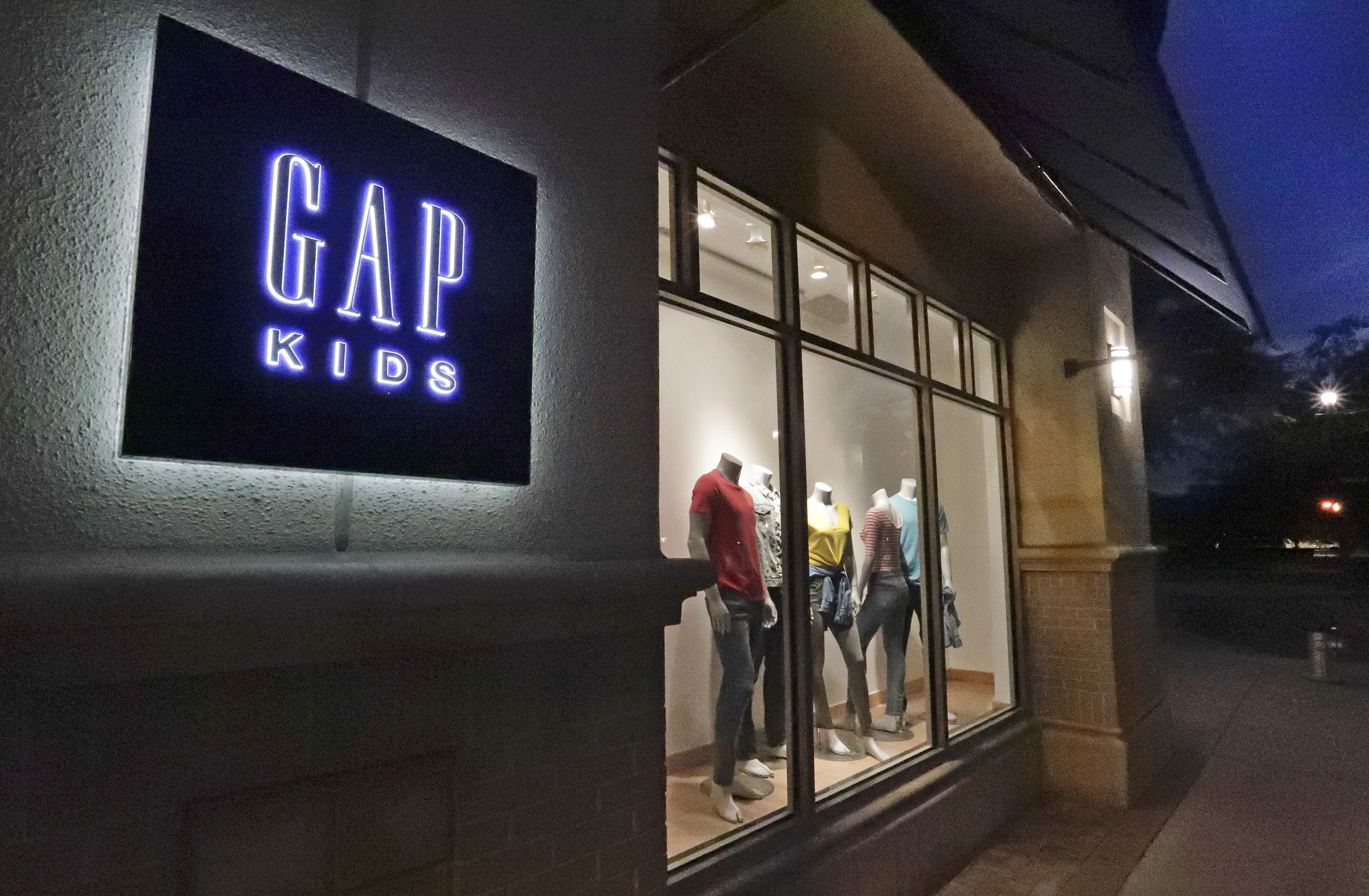 Mall owner sues Gap for rent on coronavirus-shuttered stores