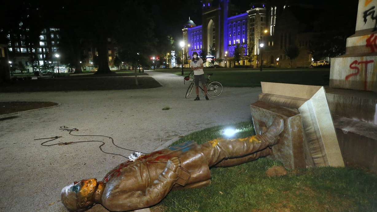 The Latest: Seattle police use of pepper spray criticized