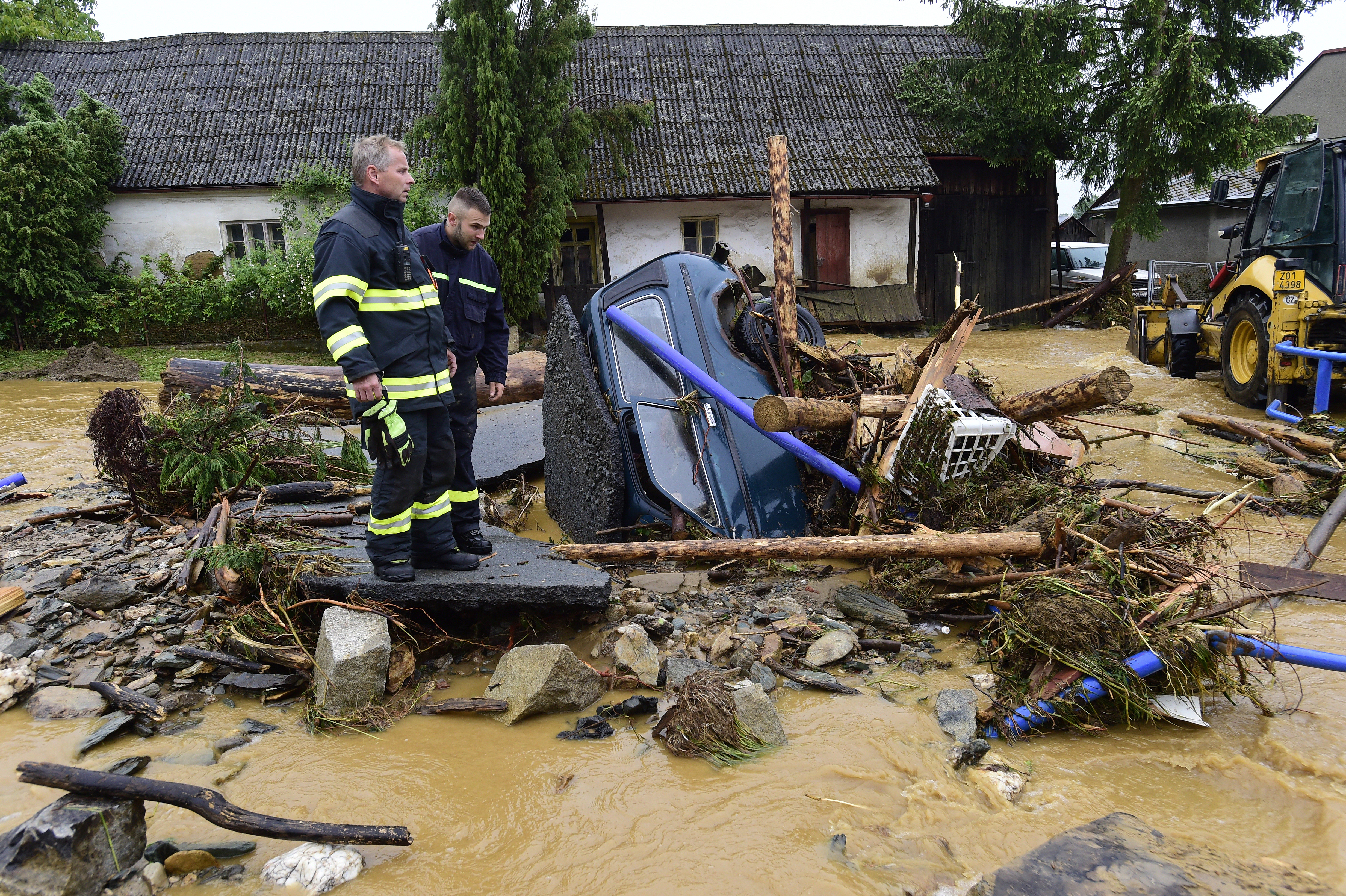 1 dead, 1 missing, dozens rescued in Czech Republic flooding