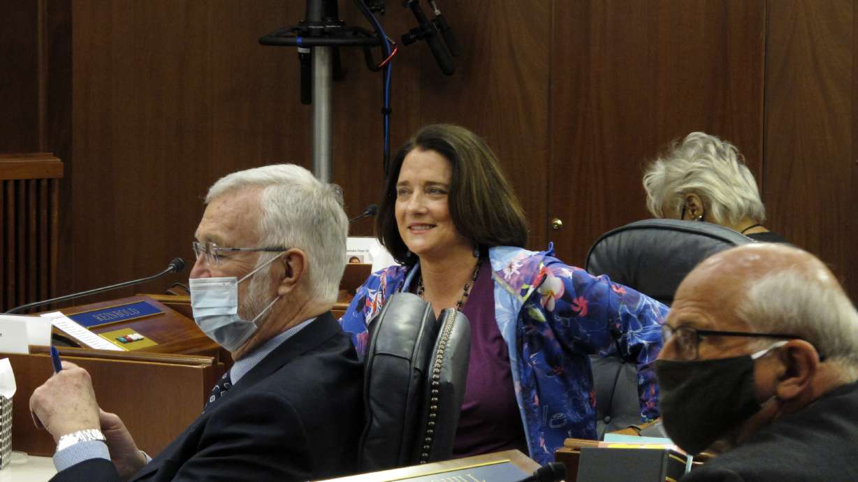 Masks reveal partisan split among lawmakers on coronavirus