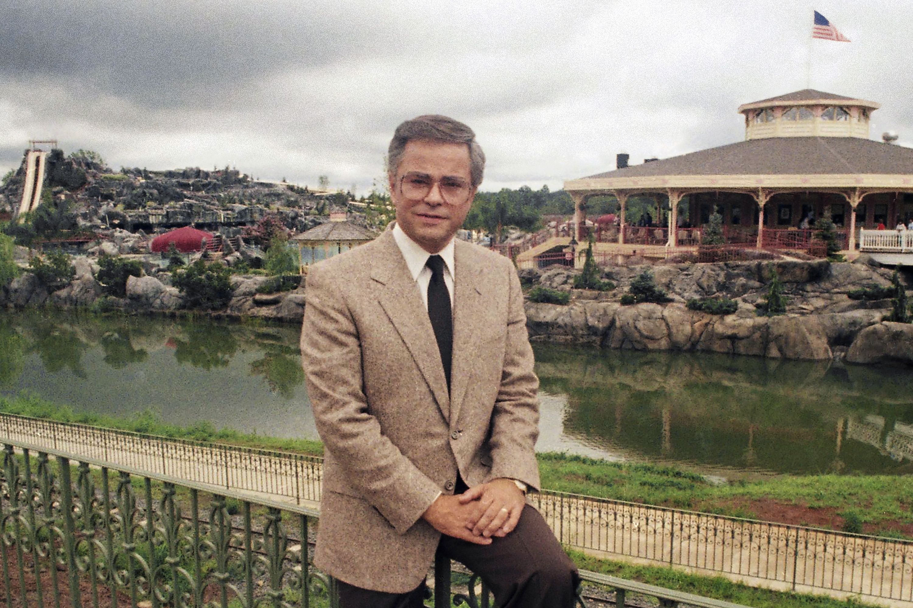 TV pastor Jim Bakker hopes attorney general halts probe